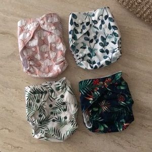 • 4 Cloth Diapers •